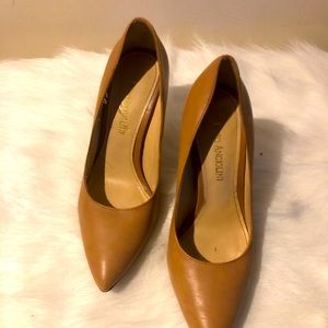 Enzo Angiolini Cream Color Size 6